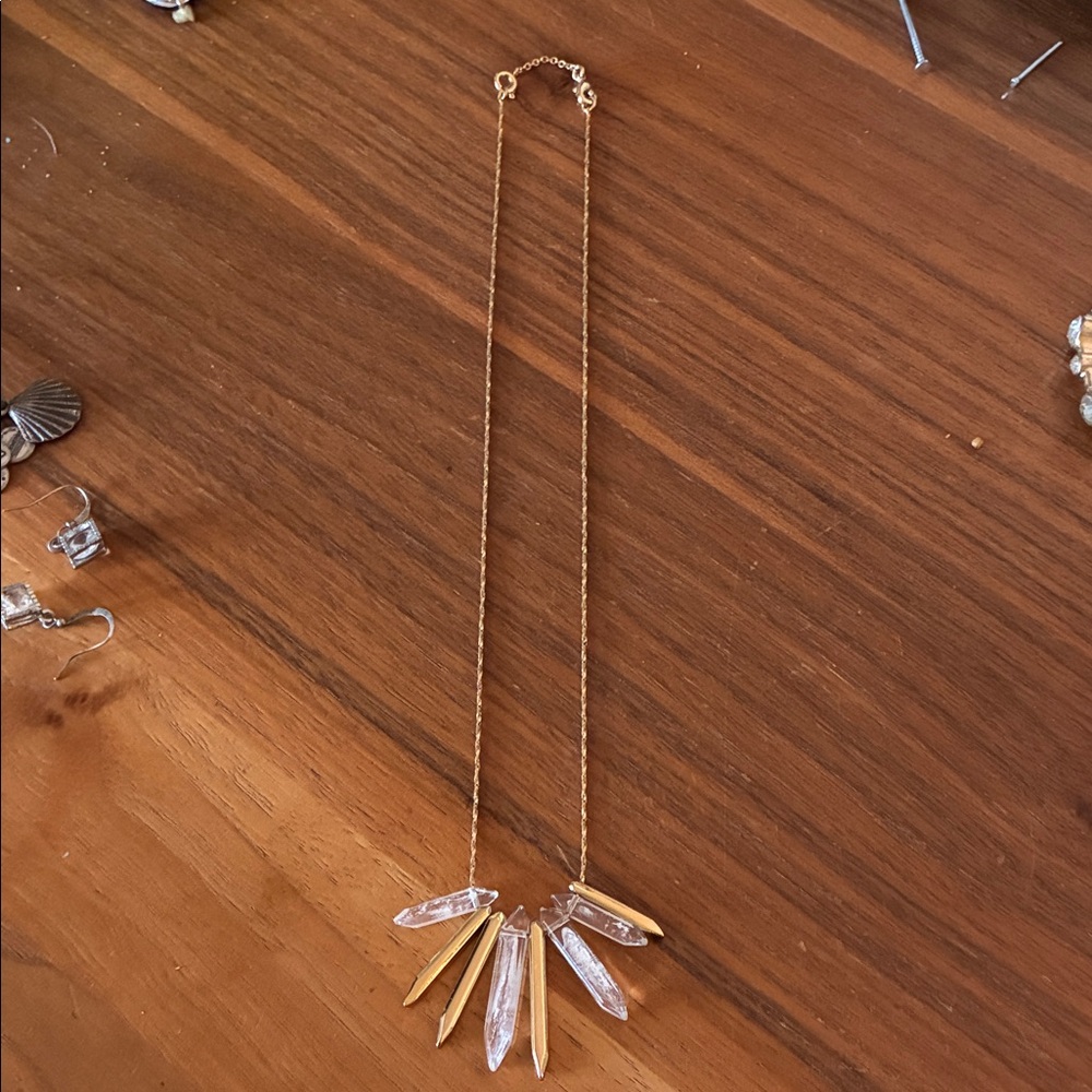 Elegant Gold and Crystal Necklace